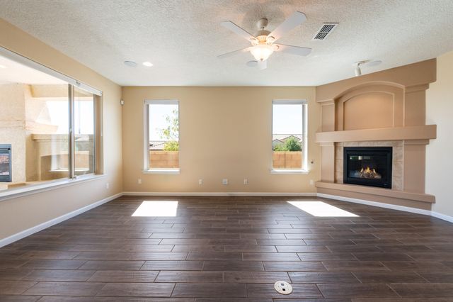 2100 Cave Creek Lane NW, Albuquerque, NM 87120