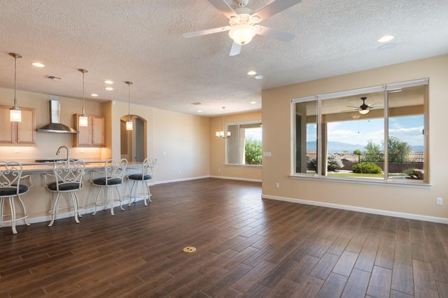 2100 Cave Creek Lane NW, Albuquerque, NM 87120
