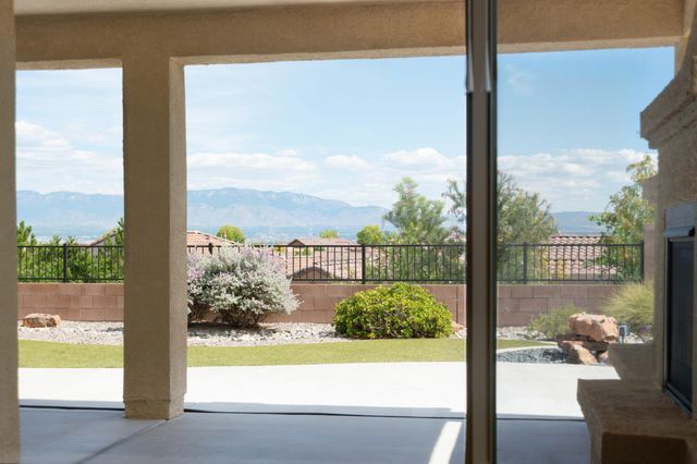 2100 Cave Creek Lane NW, Albuquerque, NM 87120