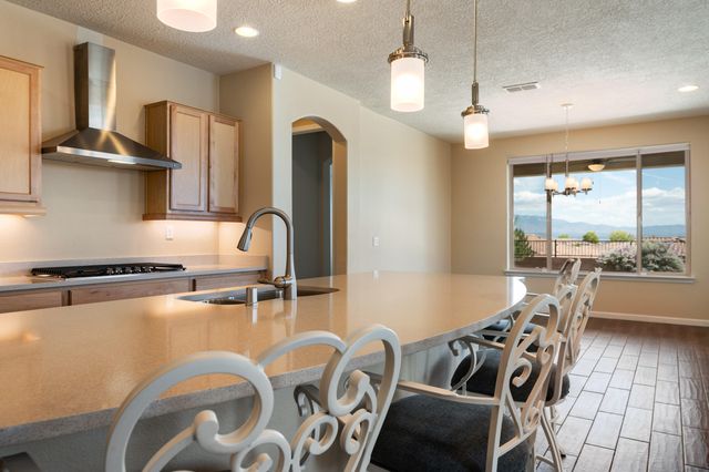 2100 Cave Creek Lane NW, Albuquerque, NM 87120