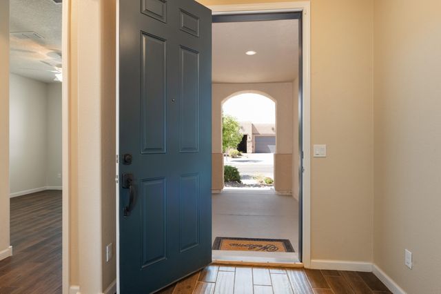 2100 Cave Creek Lane NW, Albuquerque, NM 87120