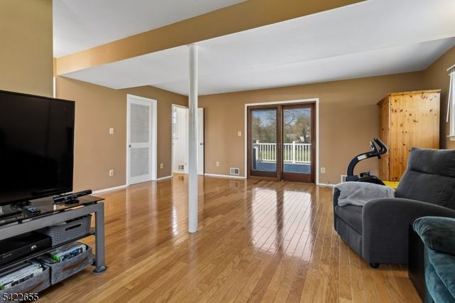 372 W Point Ave, Franklin Twp., NJ 08873