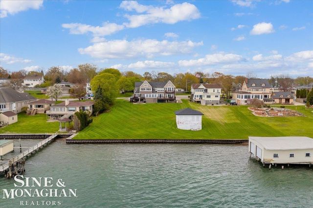 1337 Oakland Avenue, Saint Clair, MI 48079