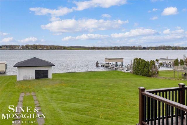 1337 Oakland Avenue, Saint Clair, MI 48079