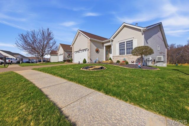 1138 Silo Bend Drive 327A, Wentzville, MO 63385