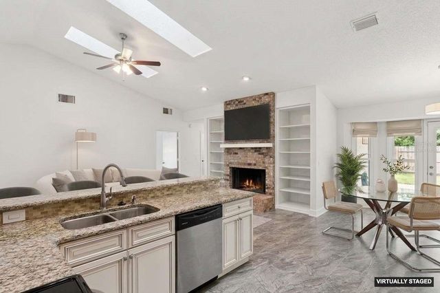 2418 SWEETWATER COUNTRY CLUB PLACE DRIVE, Apopka, FL 32712