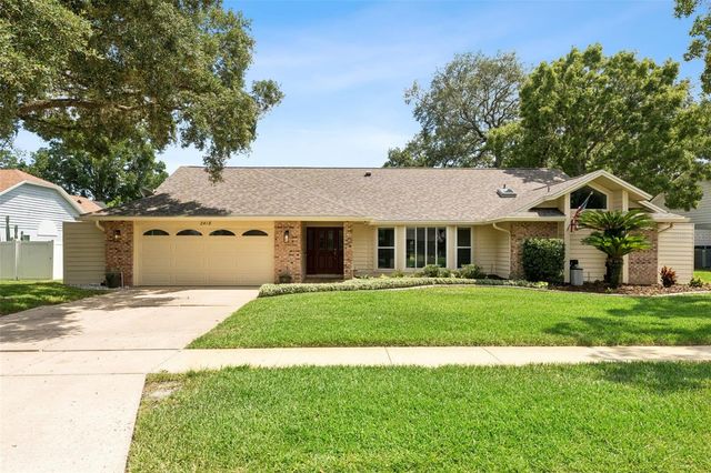 2418 SWEETWATER COUNTRY CLUB PLACE DRIVE, Apopka, FL 32712
