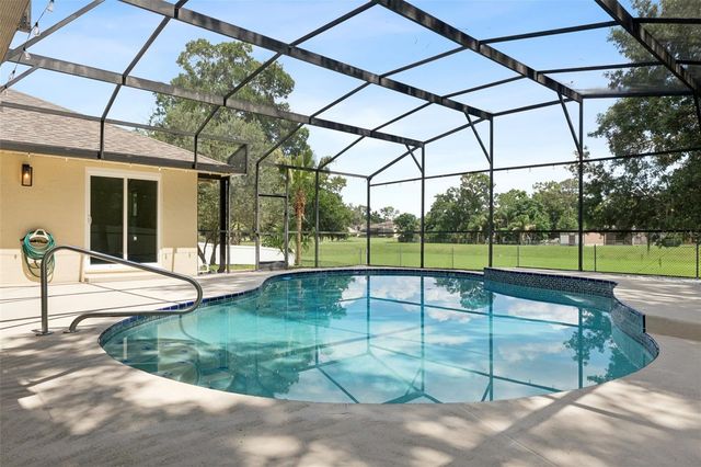 2418 SWEETWATER COUNTRY CLUB PLACE DRIVE, Apopka, FL 32712
