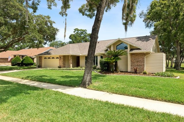 2418 SWEETWATER COUNTRY CLUB PLACE DRIVE, Apopka, FL 32712