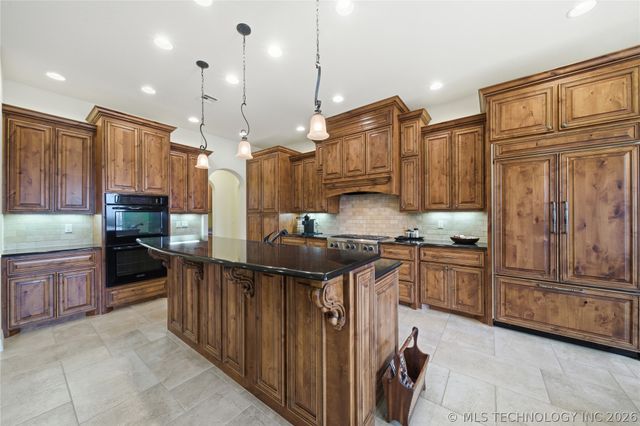 35 Woodcreek, Pryor, OK 74361