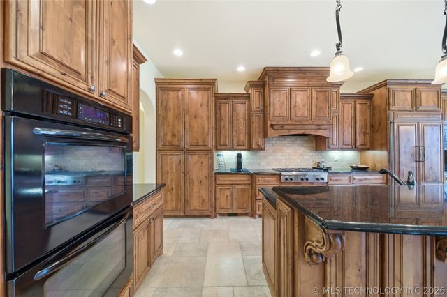 35 Woodcreek, Pryor, OK 74361