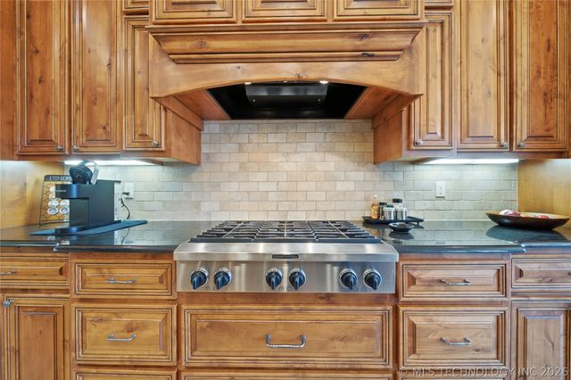 35 Woodcreek, Pryor, OK 74361