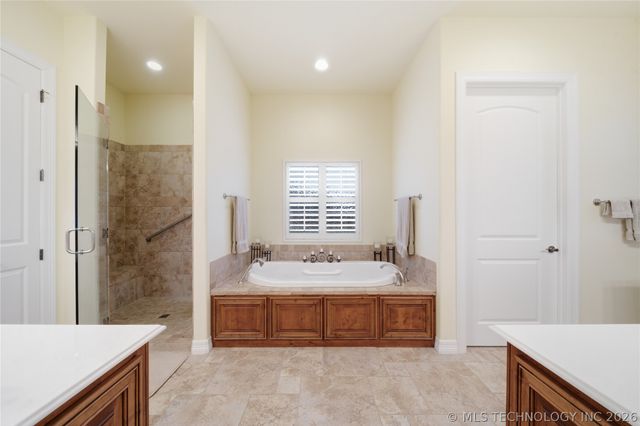 35 Woodcreek, Pryor, OK 74361