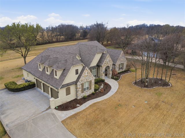 35 Woodcreek, Pryor, OK 74361