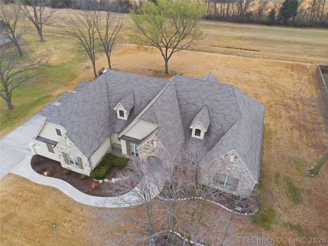 35 Woodcreek, Pryor, OK 74361