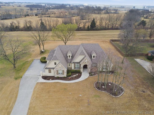 35 Woodcreek, Pryor, OK 74361