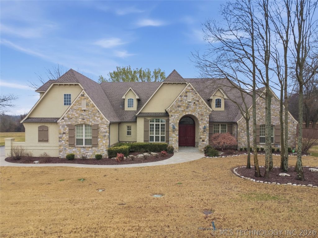 35 Woodcreek, Pryor, OK 74361