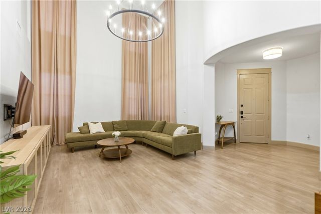 9404 Forest Edge Avenue, Las Vegas, NV 89149