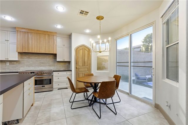 9404 Forest Edge Avenue, Las Vegas, NV 89149