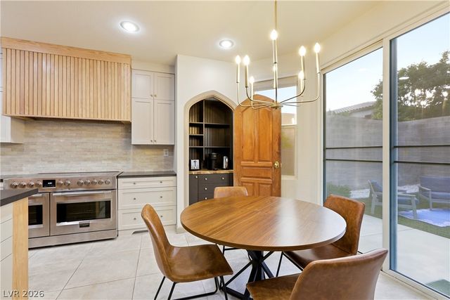 9404 Forest Edge Avenue, Las Vegas, NV 89149