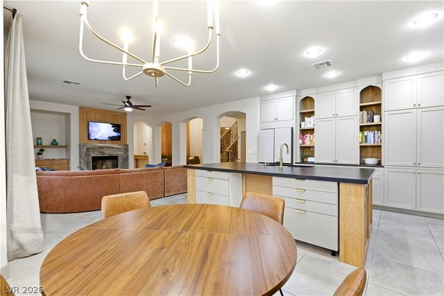 9404 Forest Edge Avenue, Las Vegas, NV 89149