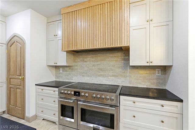 9404 Forest Edge Avenue, Las Vegas, NV 89149