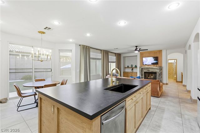 9404 Forest Edge Avenue, Las Vegas, NV 89149