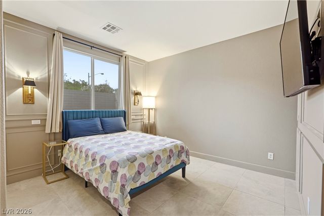 9404 Forest Edge Avenue, Las Vegas, NV 89149
