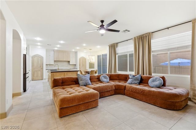 9404 Forest Edge Avenue, Las Vegas, NV 89149