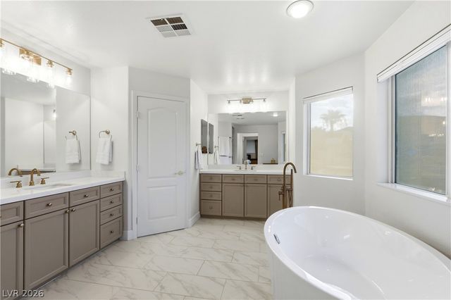 9404 Forest Edge Avenue, Las Vegas, NV 89149