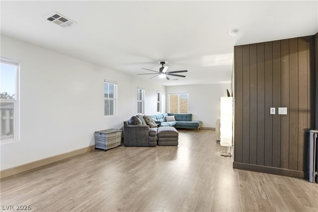 9404 Forest Edge Avenue, Las Vegas, NV 89149