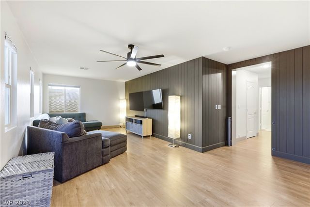 9404 Forest Edge Avenue, Las Vegas, NV 89149