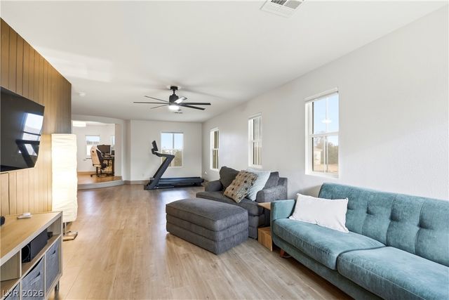 9404 Forest Edge Avenue, Las Vegas, NV 89149