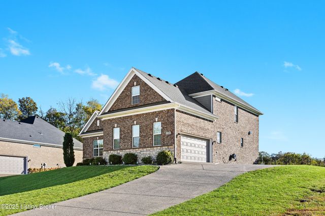 17121 Shakes Creek Dr, Louisville, KY 40023