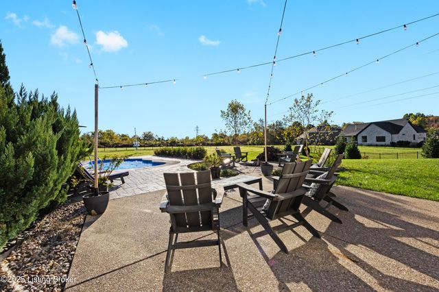 17121 Shakes Creek Dr, Louisville, KY 40023