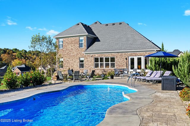 17121 Shakes Creek Dr, Louisville, KY 40023