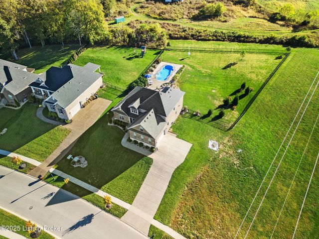 17121 Shakes Creek Dr, Louisville, KY 40023