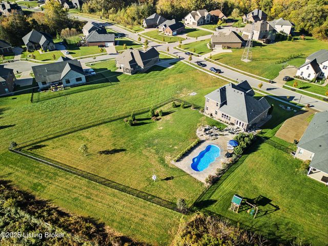 17121 Shakes Creek Dr, Louisville, KY 40023