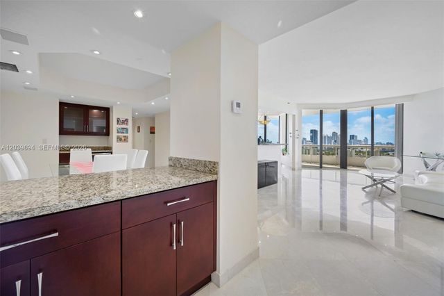 20191 E Country Club Dr TS8, Aventura, FL 33180
