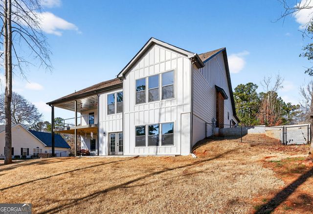 211 Lake Chase Dr N, Griffin, GA 30224