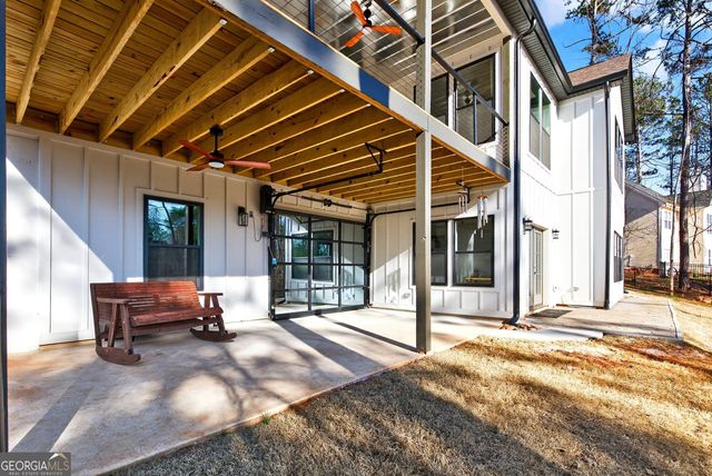 211 Lake Chase Dr N, Griffin, GA 30224