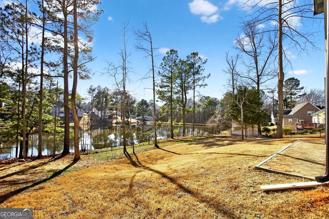 211 Lake Chase Dr N, Griffin, GA 30224