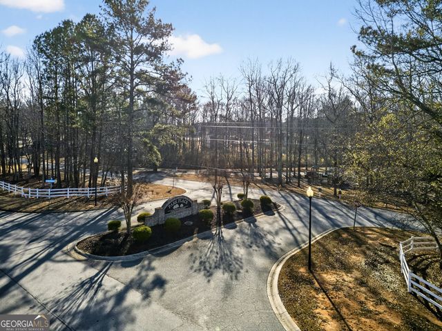 211 Lake Chase Dr N, Griffin, GA 30224