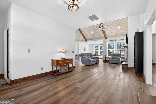 211 Lake Chase Dr N, Griffin, GA 30224