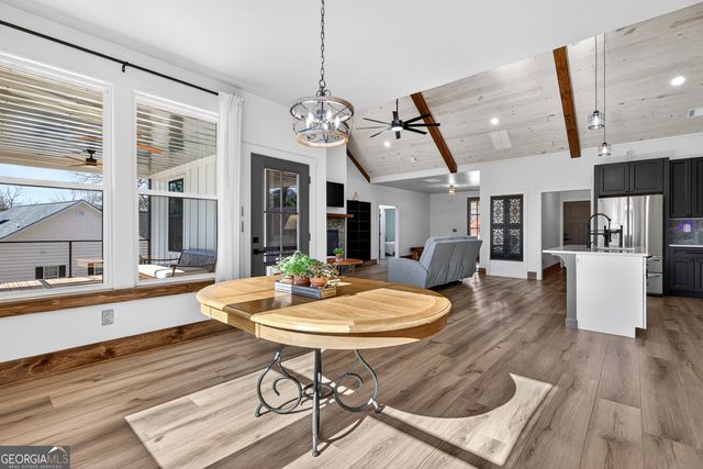 211 Lake Chase Dr N, Griffin, GA 30224