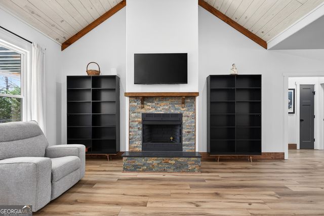 211 Lake Chase Dr N, Griffin, GA 30224