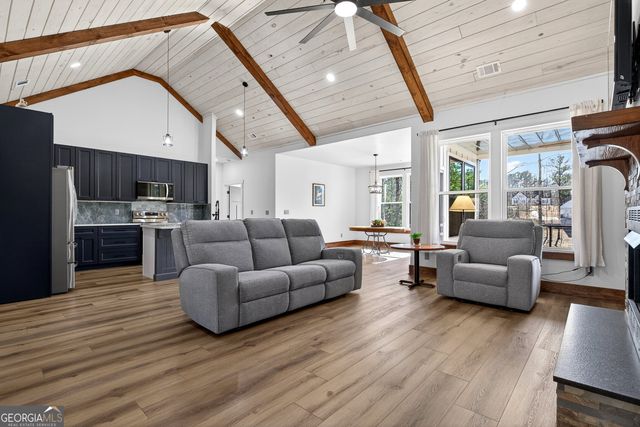 211 Lake Chase Dr N, Griffin, GA 30224