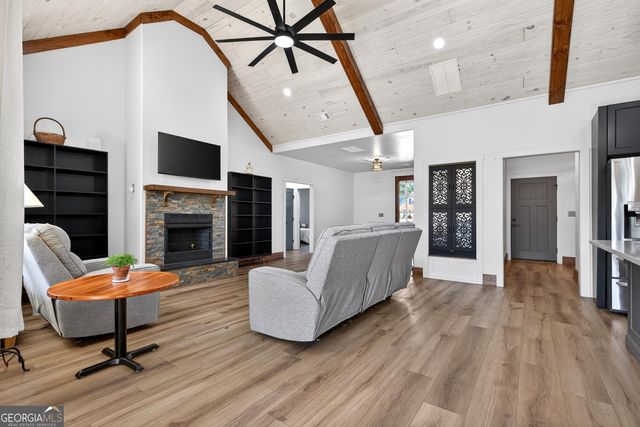 211 Lake Chase Dr N, Griffin, GA 30224