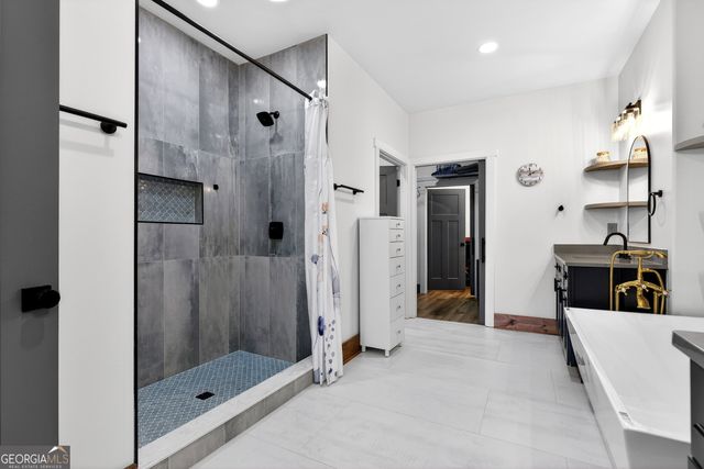 211 Lake Chase Dr N, Griffin, GA 30224