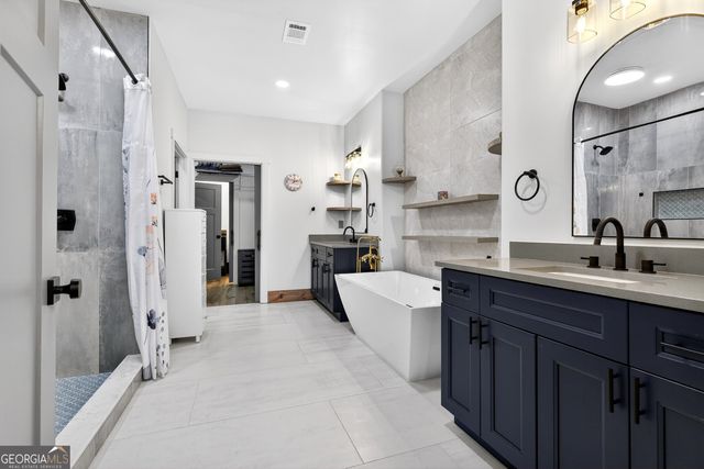 211 Lake Chase Dr N, Griffin, GA 30224